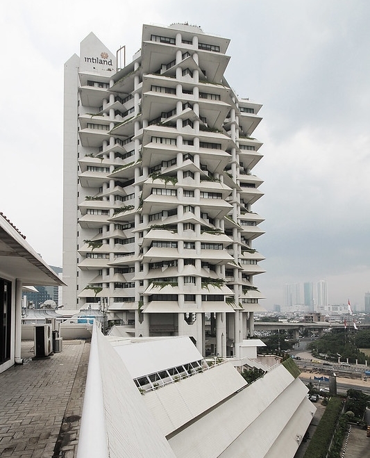 PaulRudolphInst's tweet photo. The Wisma Dharmala Sakti Office Headquarters (Intiland Tower) in Jakarta, Indonesia designed by Paul Rudolph in 1982.
Photo: Trevor Patt
https://t.co/nsd8gro96g
#architecture #intiland #brutalism #dharmala #indonesia #paulrudolph #建築 #建築學 #архитектура #هندسةمعمارية https://t.co/JPkTd6PL3p