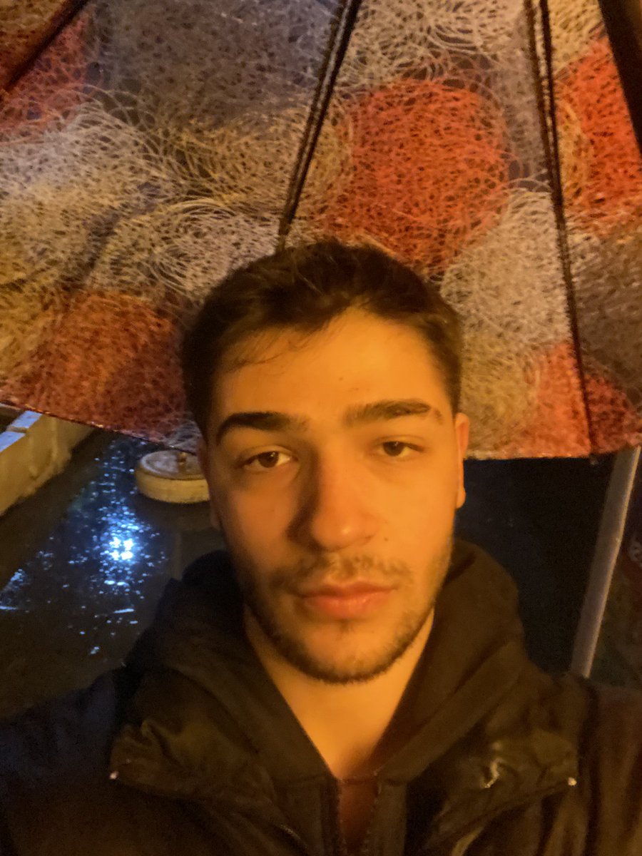 Annemin şemsiyesi çok korumuş