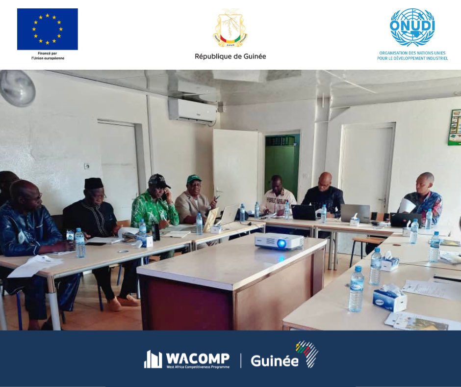 WACOMP_Guinea's tweet photo. #Wacomp📍 Sogepac (usine d’emballage)
Discussions sur la mise en place du cadre de concertation entre les acteurs de la filière 🍍en présence d’experts du #refila, Pr de la Fepaf & direction de l’usine.
➡️ Améliorer la promotion des emballages locaux
💶@UEenguinee ⚙️@UNIDO https://t.co/WtpKz3pszN