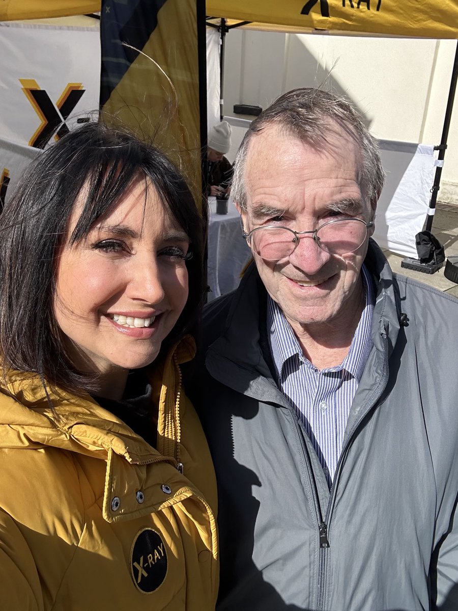 Thank you so much for making the effort to come all the way from Llanelli to say goodbye to ⁦<a href="/BBCXRay/">BBC X-Ray Team</a>⁩ Clive 🥹