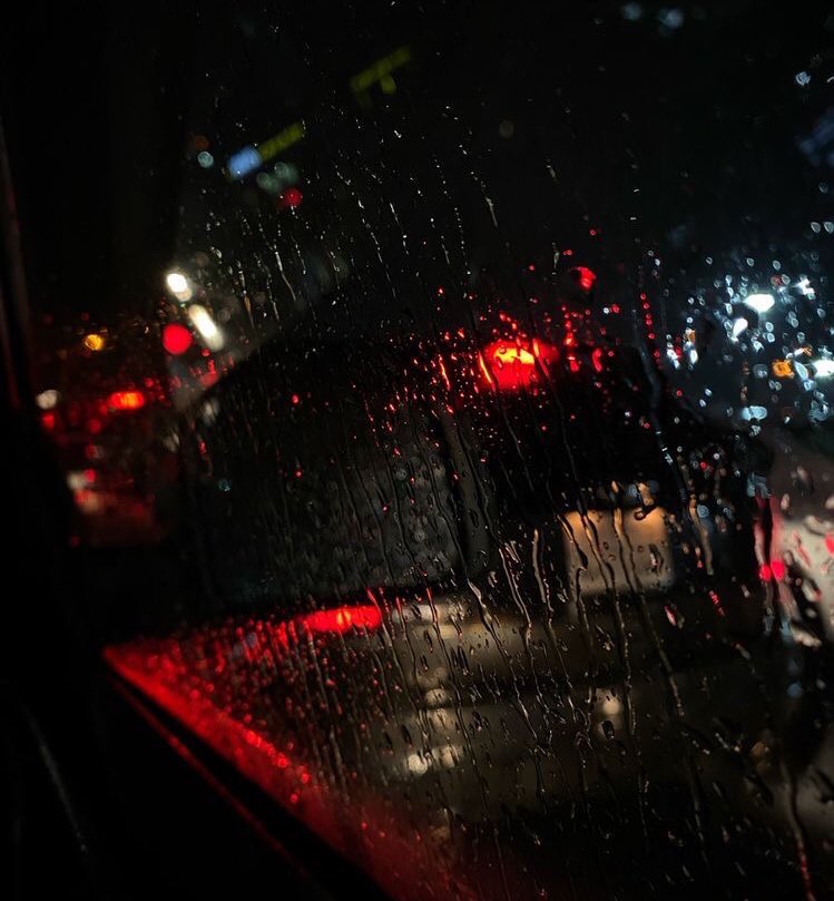 violettweets_'s tweet photo. rainy night. https://t.co/CiYXSVHecB
