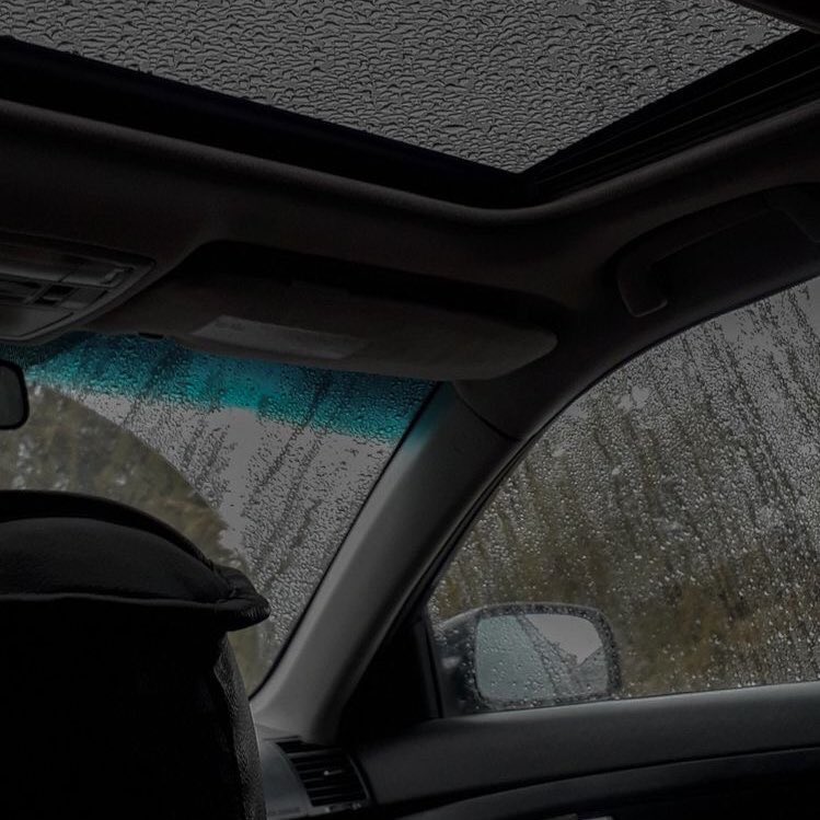 violettweets_'s tweet photo. rainy night. https://t.co/CiYXSVHecB