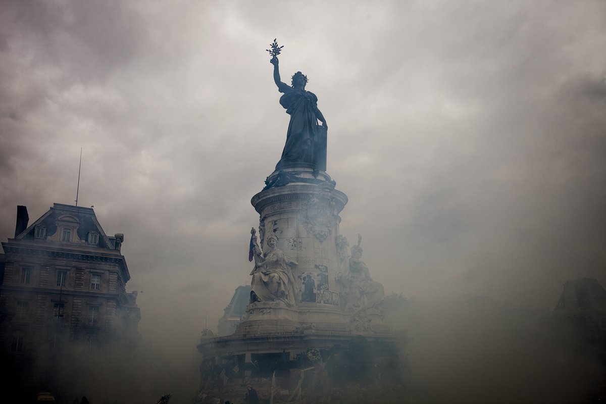 JulienBrygo's tweet photo. Les temps sont durs. Pour sortir la tête de l’eau, je vends des tirages photographiques. Si vous souhaitez soutenir mon travail, voici le lien pour commander des tirages photographiques originaux. https://t.co/zJycKbosUZ https://t.co/vNA58SmtkO