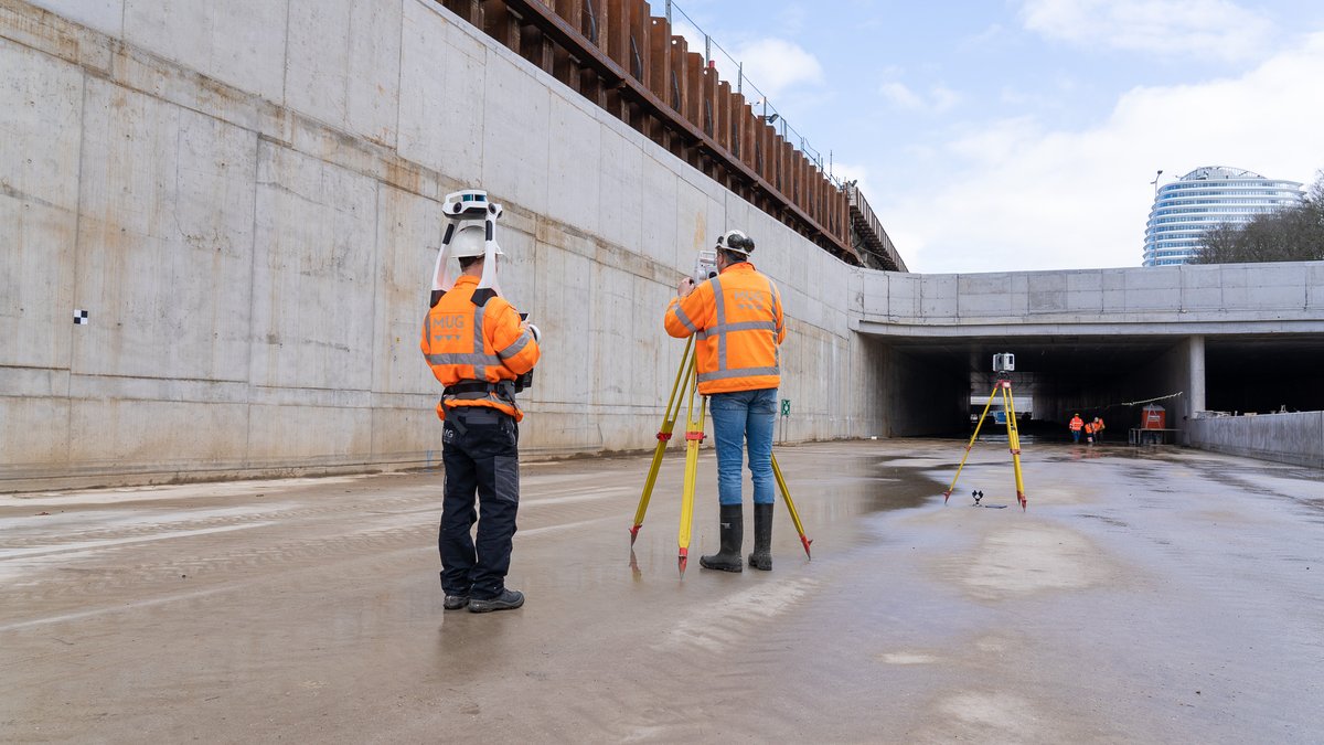 Vandaag is het de internationale dag van de landmeter. Dank voor jullie inzet en het elke dag inmeten en maatvoeren van objecten door het hele land. Happy Global Surveyors’ Day! Wil jij ook werken bij MUG? Kijk op: mug.nl/vacatures. #surveyors #landmeter #maatvoerder