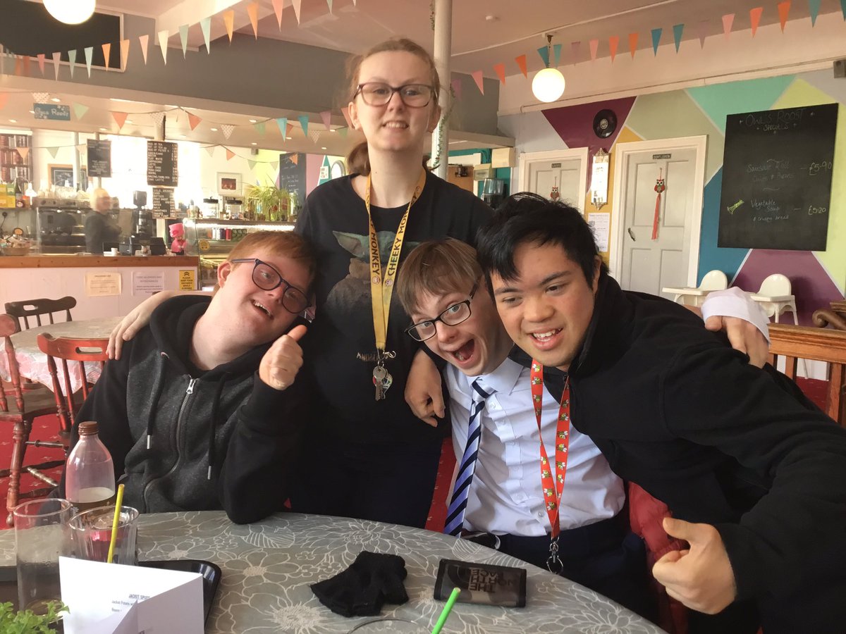 Students from Aurora Foxes tweet media