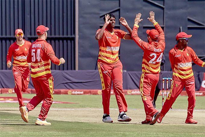 ZTNPrime's tweet photo. #1stODI - After 13 overs,@KNCBcricket are 35/2

(O'Dowd 14*, Ackermann 10*), need 215 runs from 222 balls

#GetThePicture #ZTNSport #FillUpHSC #ZIMVNED https://t.co/5OqkYD73Fk