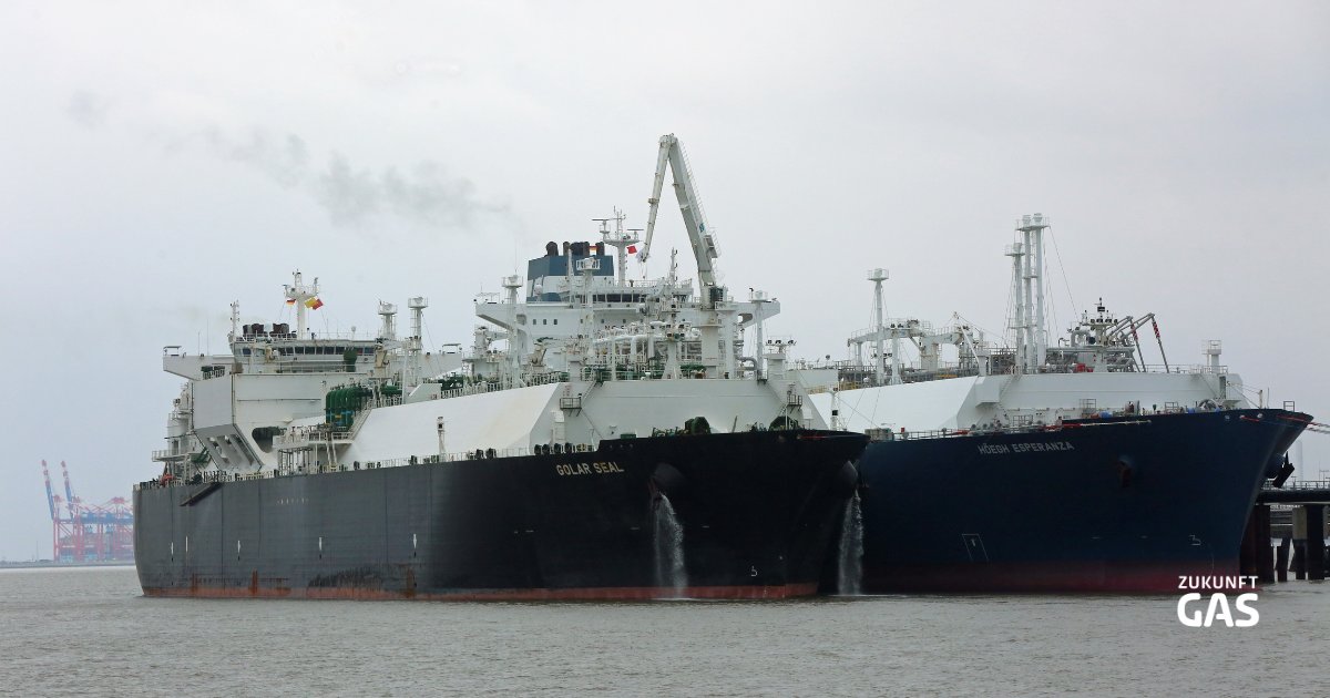 Als grüne Drehscheibe spielt #Wilhelmshaven eine zentrale Rolle bei der Energieversorgung Deutschlands von morgen. Unser Team war mit einigen Journalisten in der niedersächsischen Stadt unterwegs, um das LNG-Terminal und den CO2-Hub zu besichtigen. #zukunftgas #gasneudenken