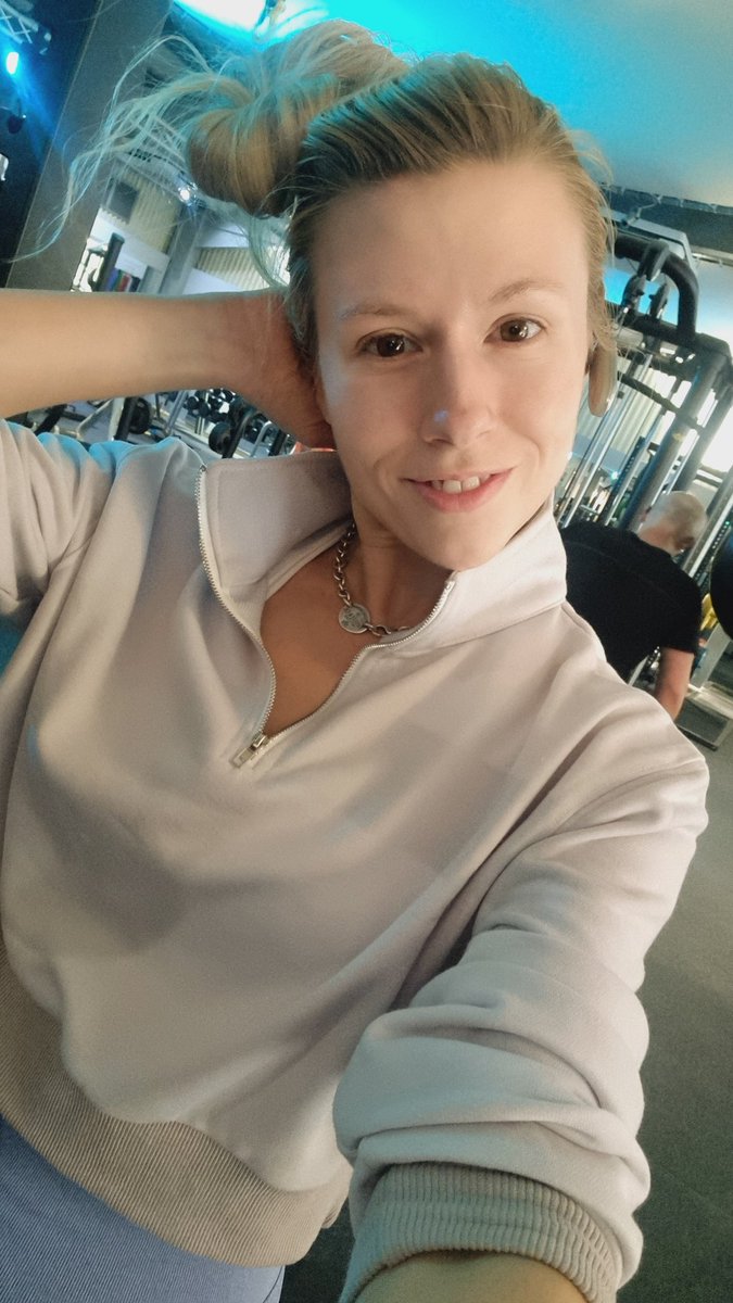 Michelle Moist on Twitter: "At the gym earlier x"