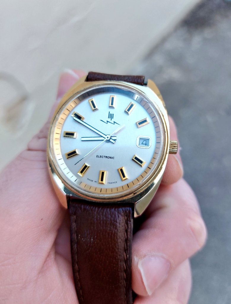 Montres Russes Vintage tweet media