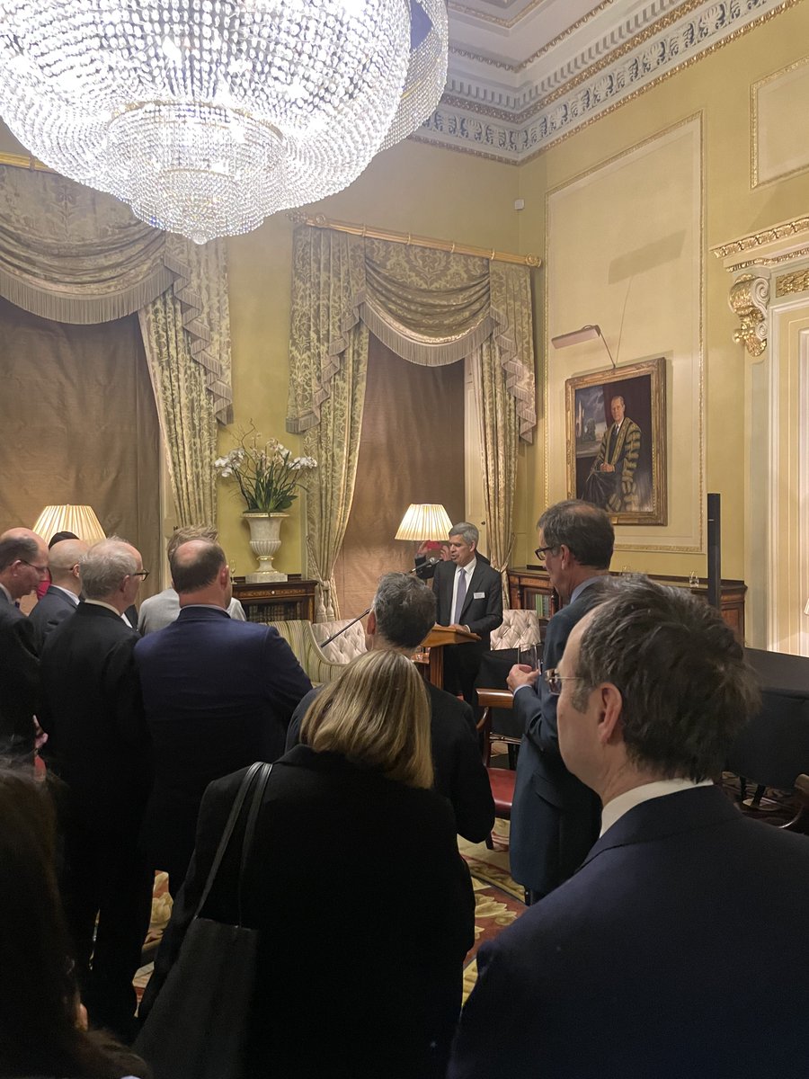 QueensAlumni's tweet photo. Thank you to all our alumni who attended the @QueensCam inaugural Spring Drinks at the Oxford and Cambridge Club in London yesterday evening 🥂 @elerianm gave a speech followed by a Q&A with senior members of the College.
#QueensAlumni #AlumniEvents #OCClub https://t.co/YFgim32q2x
