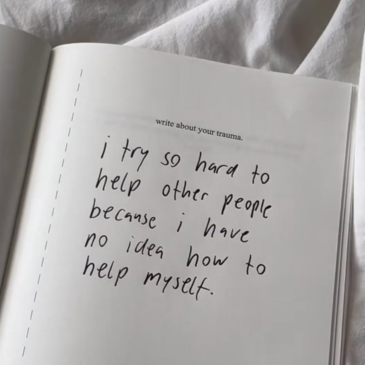 ประโยคนี้จริงมาก ‘พยายามช่วยคนอื่นอย่างสุกความสามารถเสมอ เพราะไม่รู้จะช่วยจะจัดการกับเรื่องราวของตัวเองยังไง’ บางทีมันก็แบบ เออ งั้นช่วยคนอื่นละกัน เรื่องของตัวเองช่างแม่ง