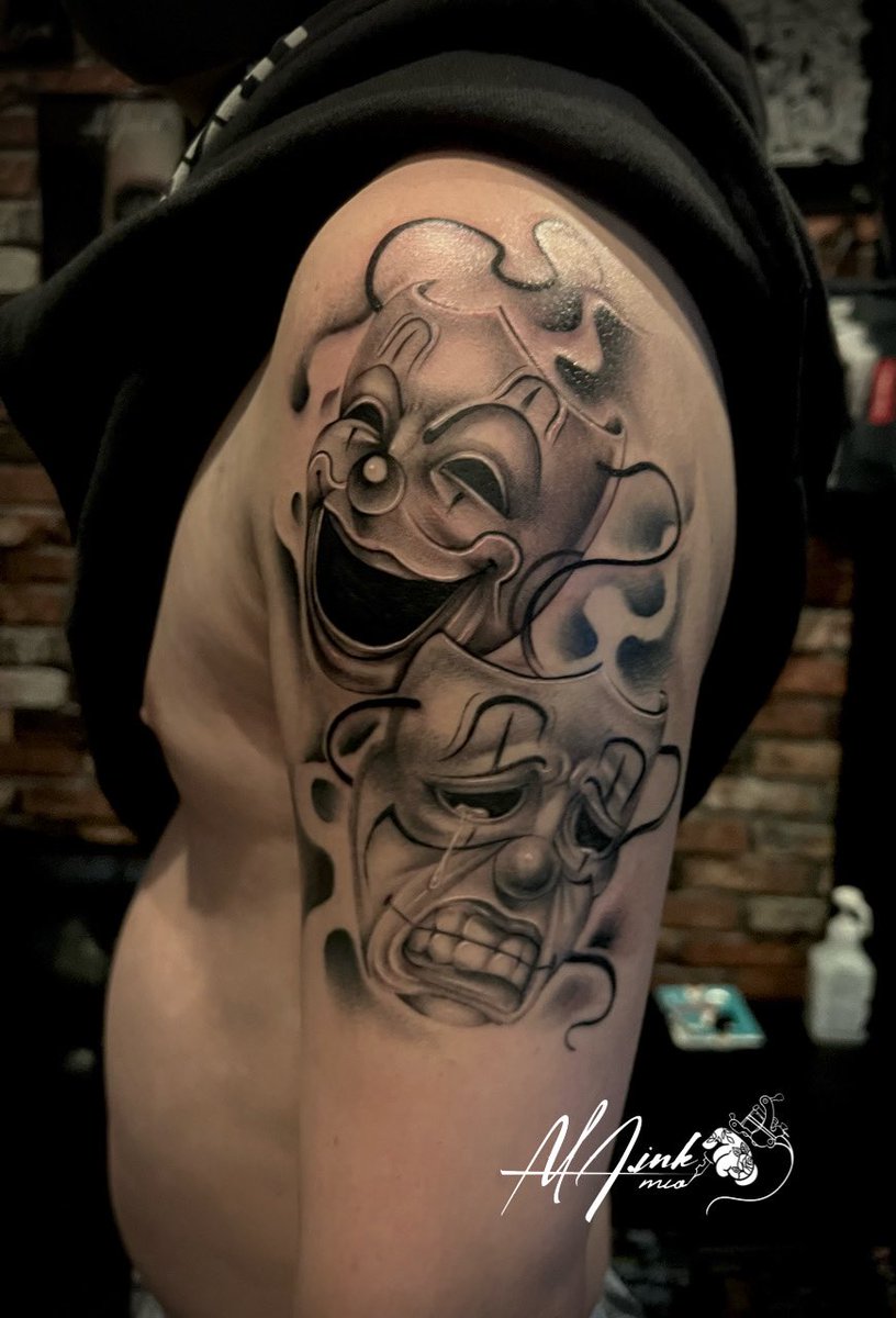 MAink_mio's tweet photo. Two face tattoo 

お疲れ様でした https://t.co/d22Nj7FGUi