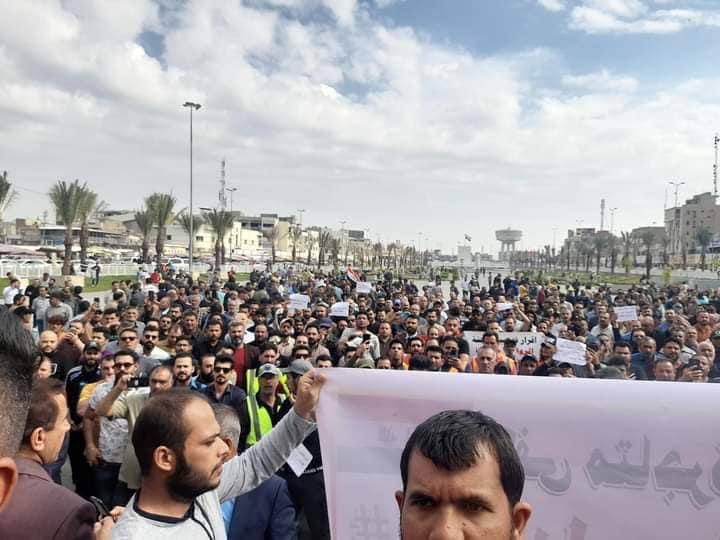 firasalsarrai's tweet photo. 🔴 مظاهرات كبرى للموظفين
في ساحة التحرير من اجل قرار سلم
الرواتب لتحقيق العدالة الاجتمــــاعية
ورفع المظلومية عن الرواتب المتدنيــة
المظاهرات للموظفين من كافة الوزارات

#اقرار_سلم_الرواتب https://t.co/sYTxL1G53T