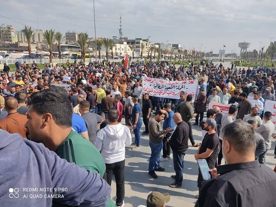 firasalsarrai's tweet photo. 🔴 مظاهرات كبرى للموظفين
في ساحة التحرير من اجل قرار سلم
الرواتب لتحقيق العدالة الاجتمــــاعية
ورفع المظلومية عن الرواتب المتدنيــة
المظاهرات للموظفين من كافة الوزارات

#اقرار_سلم_الرواتب https://t.co/sYTxL1G53T