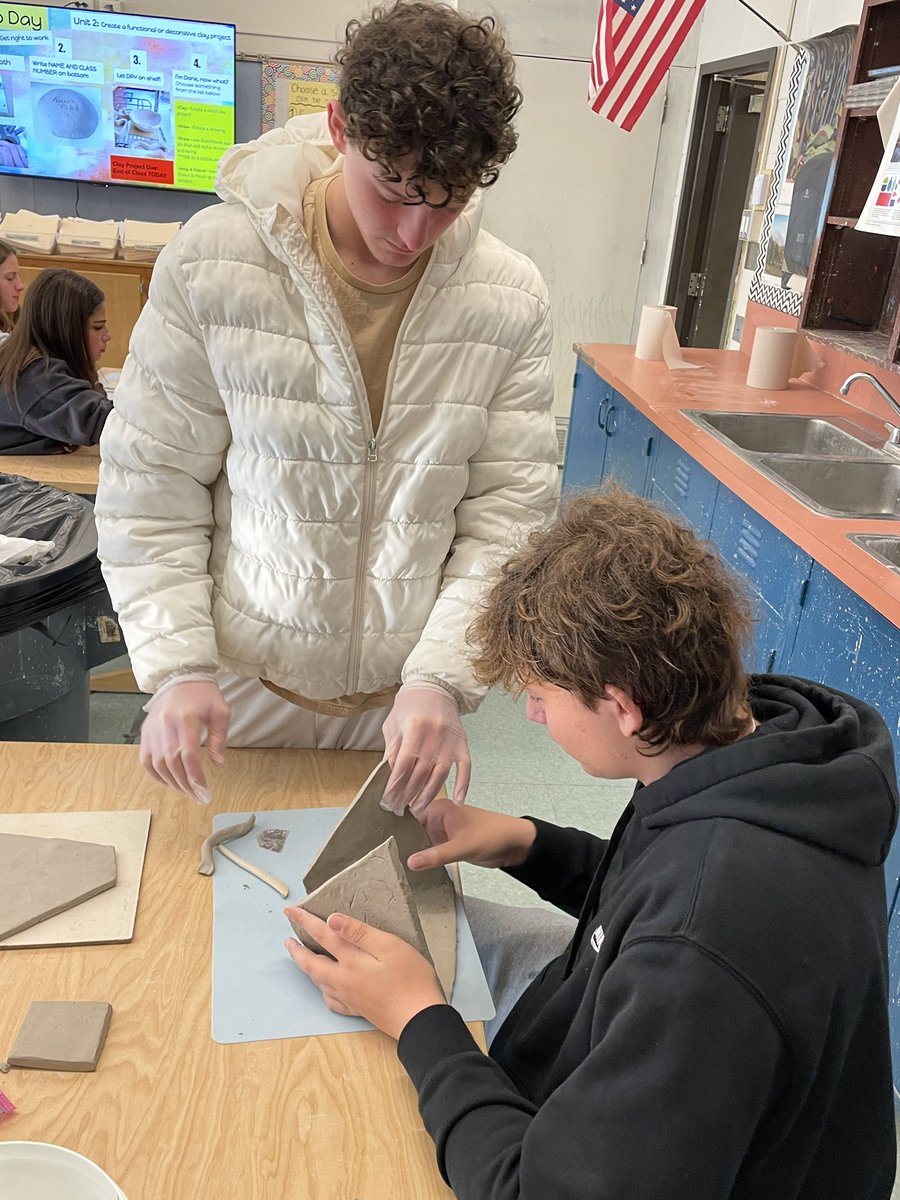 Teamwork is well and alive this morning in art class!

<a href="/cmsadmins/">CMS Greenwich, CT</a> <a href="/GreenwichPSArts/">Laura Newell</a>