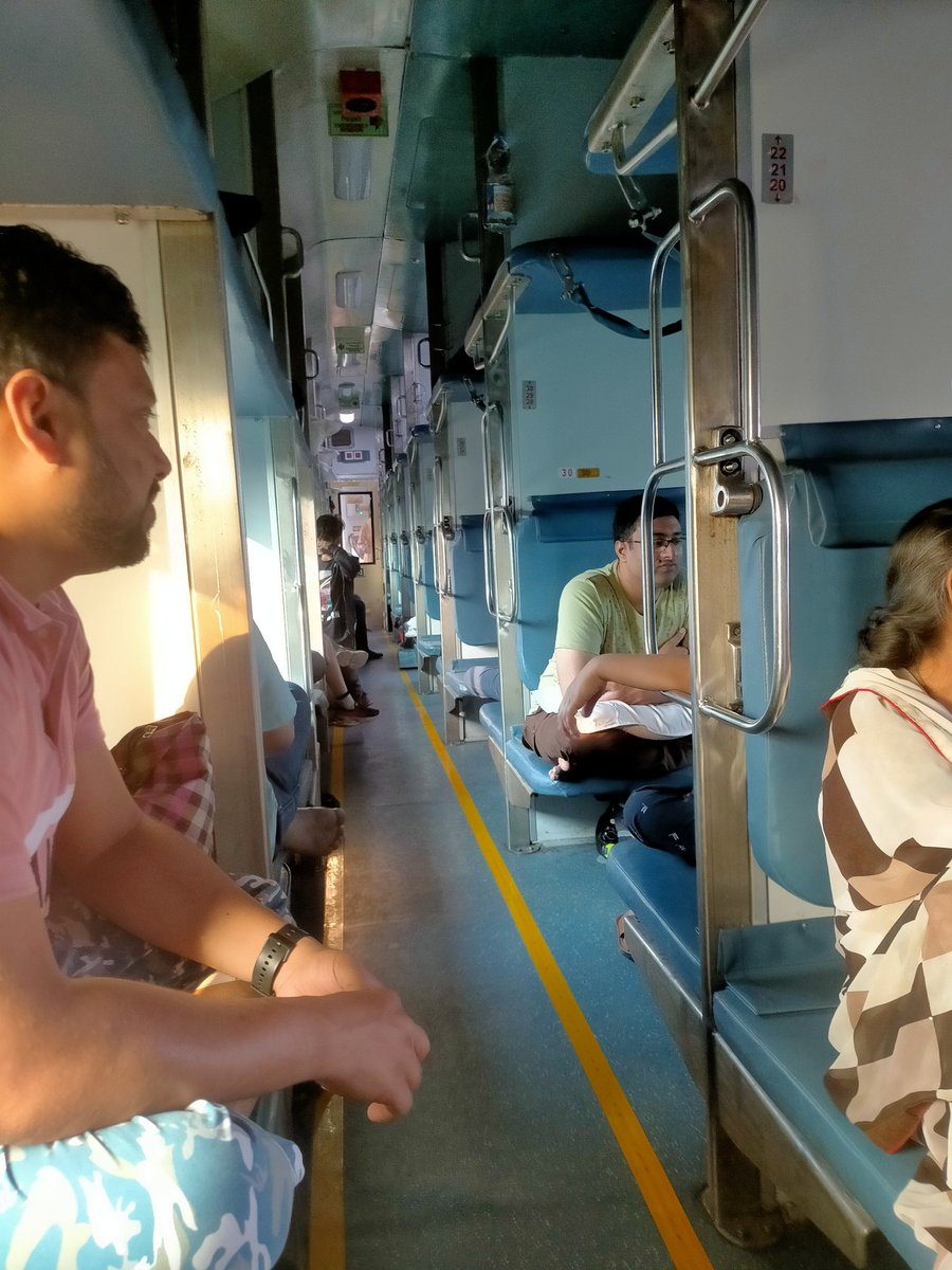 v_dhree's tweet photo. For Howrah! Onboard 12302! Maiden journey to WB.
#SLTravel #Rajdhani #worklife https://t.co/ioAMLv4Cu5