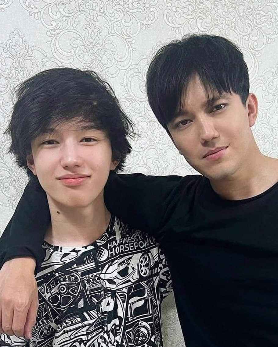 sisicabrera45's tweet image. Hermanos y genios de la música @Dimash  y Manzur  
@dimash_official #ElAmorEnTi #Zhalyn