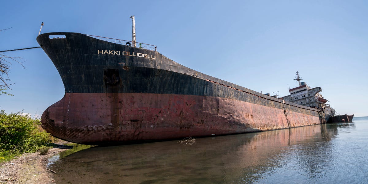 JimmCarr's tweet photo. Russia is using decades-old oil tankers on icy waters to duck sanctions and prop up its struggling energy exports https://t.co/EVfj0GD0fF https://t.co/E4V8HCBaNh