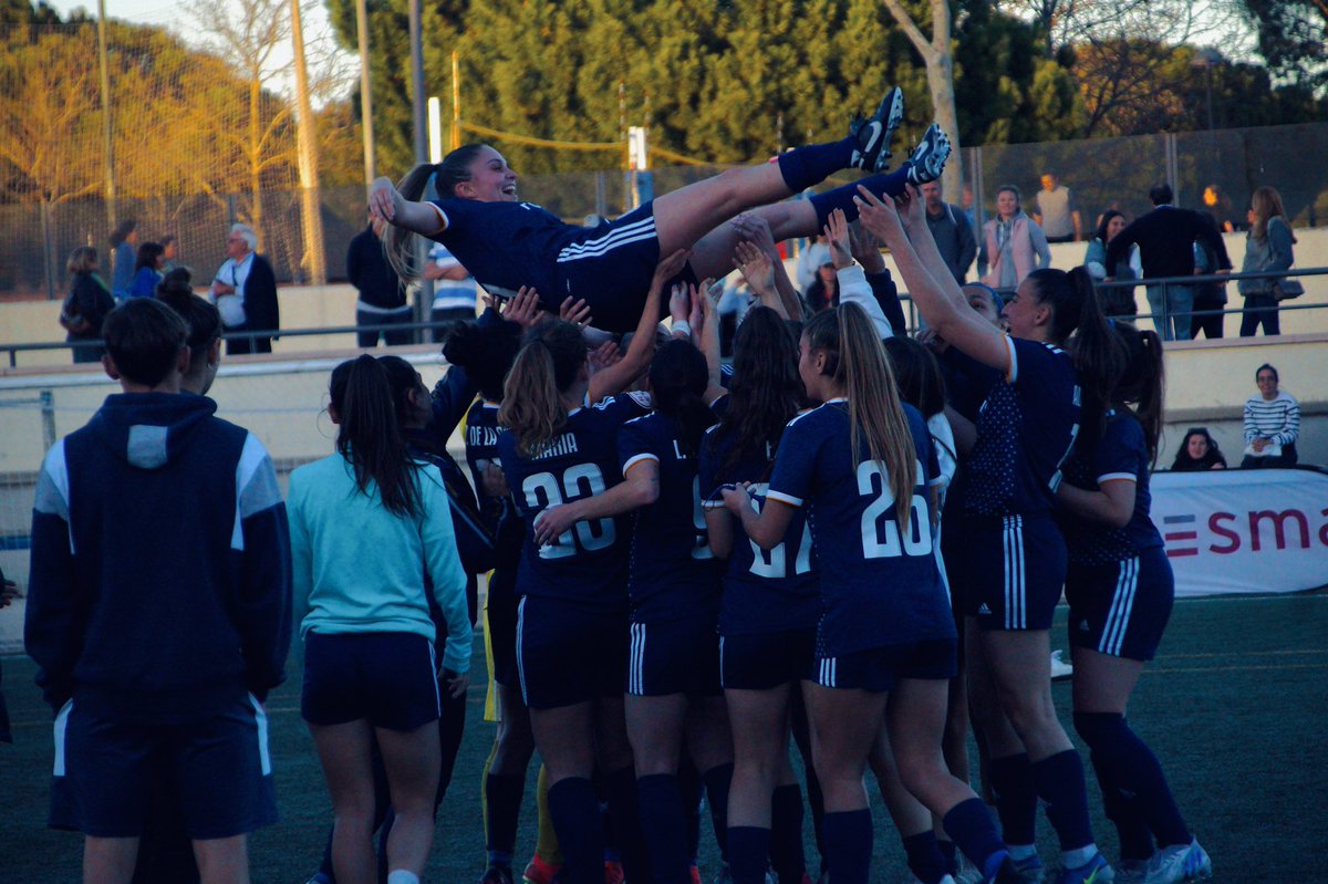 luciaknowles__'s tweet photo. Nunca dejé de hacerlo, pero once meses después he vuelto a sonreír dentro de un campo de fútbol 🥰

Muchísimas gracias de corazón a todos/as los que me habéis ayudado durante esta etapa. Estoy muy feliz.

✨4 fotos que resumen un regreso✨ https://t.co/w8Gy8UEycE