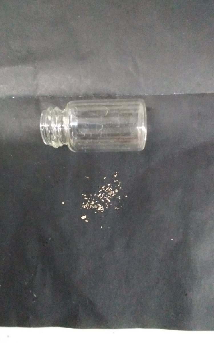 本日師匠、Ｙさん、Ｕ君、自分の４人で砂鉄川に行ってきました。粉金ですが数的には良かったと思います。夜写真を撮ると白くなってしまい金には見えませんね。叉チャレンジします。