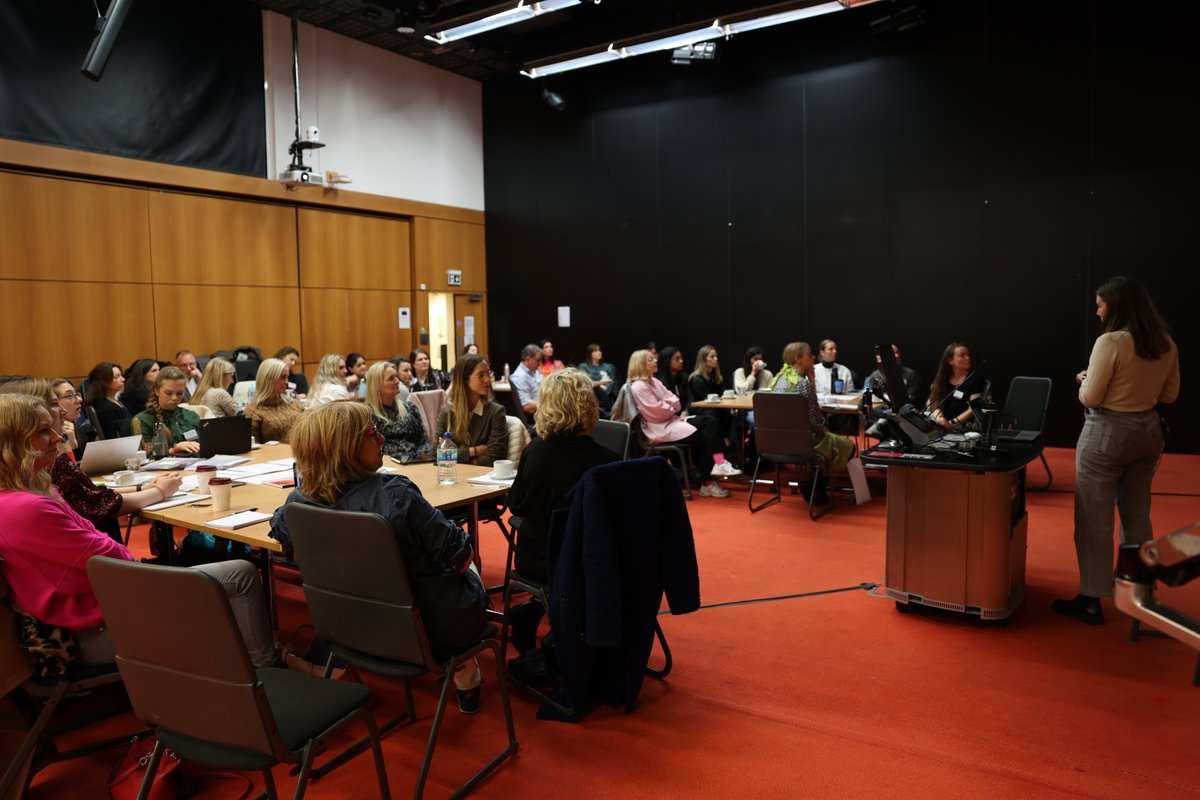 920K tonnes of textiles end up in landfill every year in the UK.👕

Over the next two days we're hosting workshops with some huge highstreet names to learn how more products can be designed with recycling in mind.

🧵Follow this thread for live-updates #Textiles2030Workshop