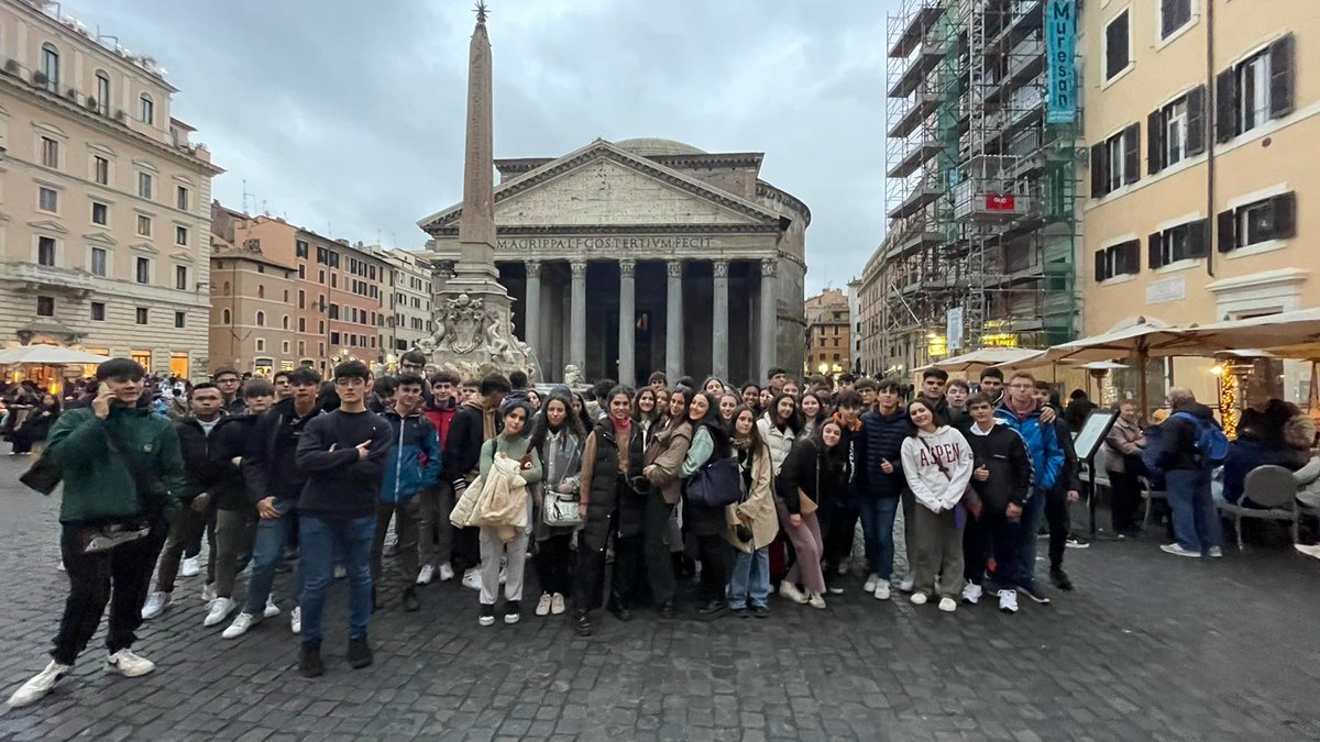 ColeLourdesVa's tweet photo. El alumnado de 1º de #BachilleratoLourdes sigue disfrutando de su viaje cultural. Hoy por la ciudad y estado del Vaticano.
Esta tarde iniciaremos el camino hacia Florencia.
#JuntosMejor https://t.co/sgGqlowFIL