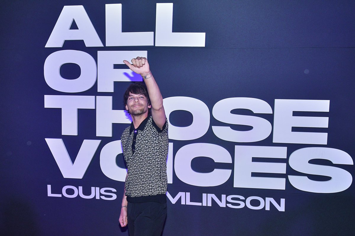 LouisArgHQ2's tweet photo. (22) Fotos HQ de Louis en la alfombra roja de su película #AllOffThoseVoices en México el día de ayer! https://t.co/UwwnIFl1hY
