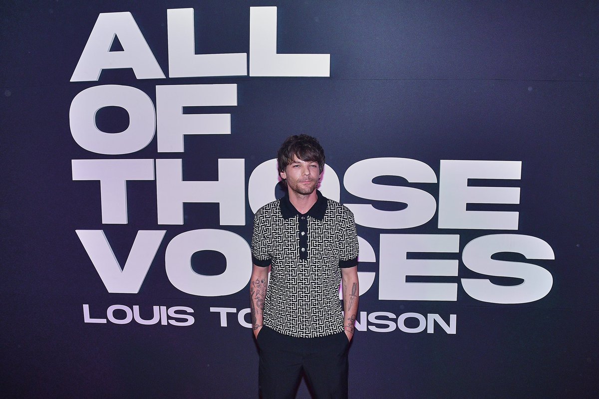 LouisArgHQ2's tweet photo. (22) Fotos HQ de Louis en la alfombra roja de su película #AllOffThoseVoices en México el día de ayer! https://t.co/UwwnIFl1hY