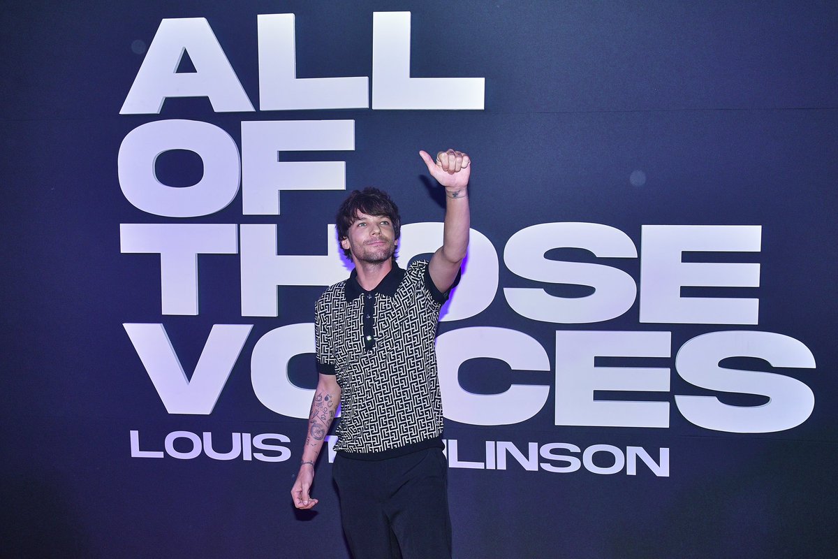 LouisArgHQ2's tweet photo. (22) Fotos HQ de Louis en la alfombra roja de su película #AllOffThoseVoices en México el día de ayer! https://t.co/UwwnIFl1hY