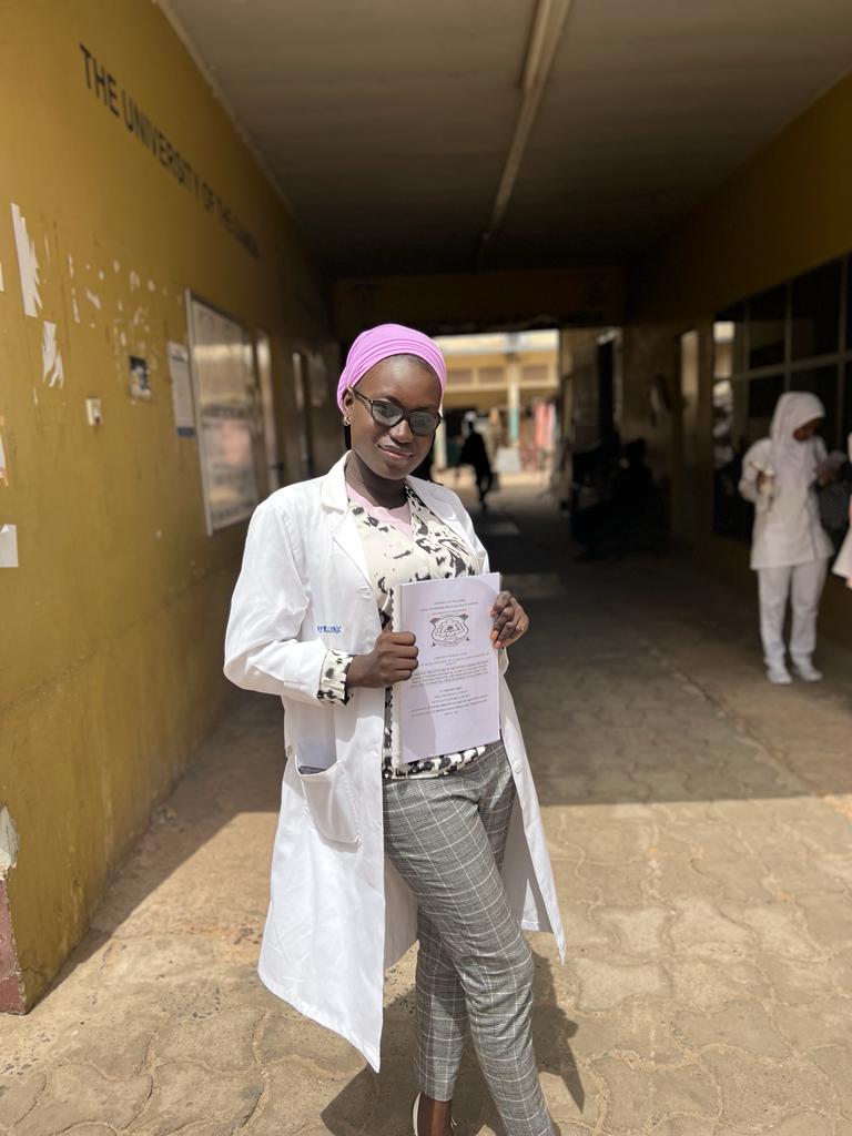 DarkSkin_Gibz's tweet photo. Life update:
Successfully defended my thesis last week. With just a toe left in med school, I give all glory to God. #SoonToBeDoctor https://t.co/jRTfwpB7aQ