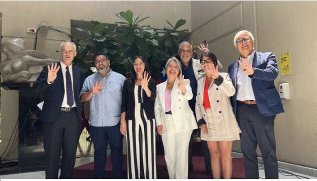 #SextoRetiro
#MuchoGustoMega 
#ContigoCHV 
#TuDia13 
Ganaron votos apoyando los retiros de AFP, ; hicieron campaña presidencial apoyando el 4to retiro y ahora rechazan los retiros d AFP.