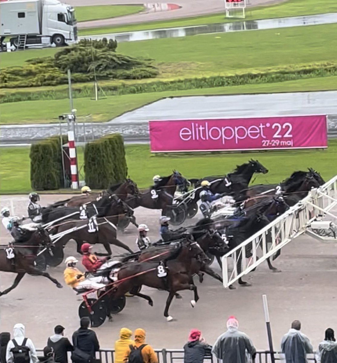 annextina74's tweet photo. Rapiat pari kuukautta tähän retkeen. #elitloppet #raviristeily #raviretki #ravit https://t.co/tuFFtSjaDN
