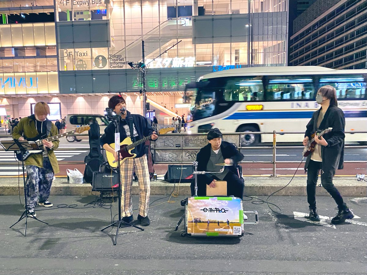 Initial4U's tweet photo. 【路上ライブ終‼️】

ライブを見てくれたみなさん
本当にありがとうございました！🎤✨

たくさん方々にフライヤーも
もらっていただき感謝です！🙇

次回の路上ライブは
後日SNSでお知らせします🍀

#emina #エミナ
#goldcrownrecord https://t.co/tsgQMp4hcD
