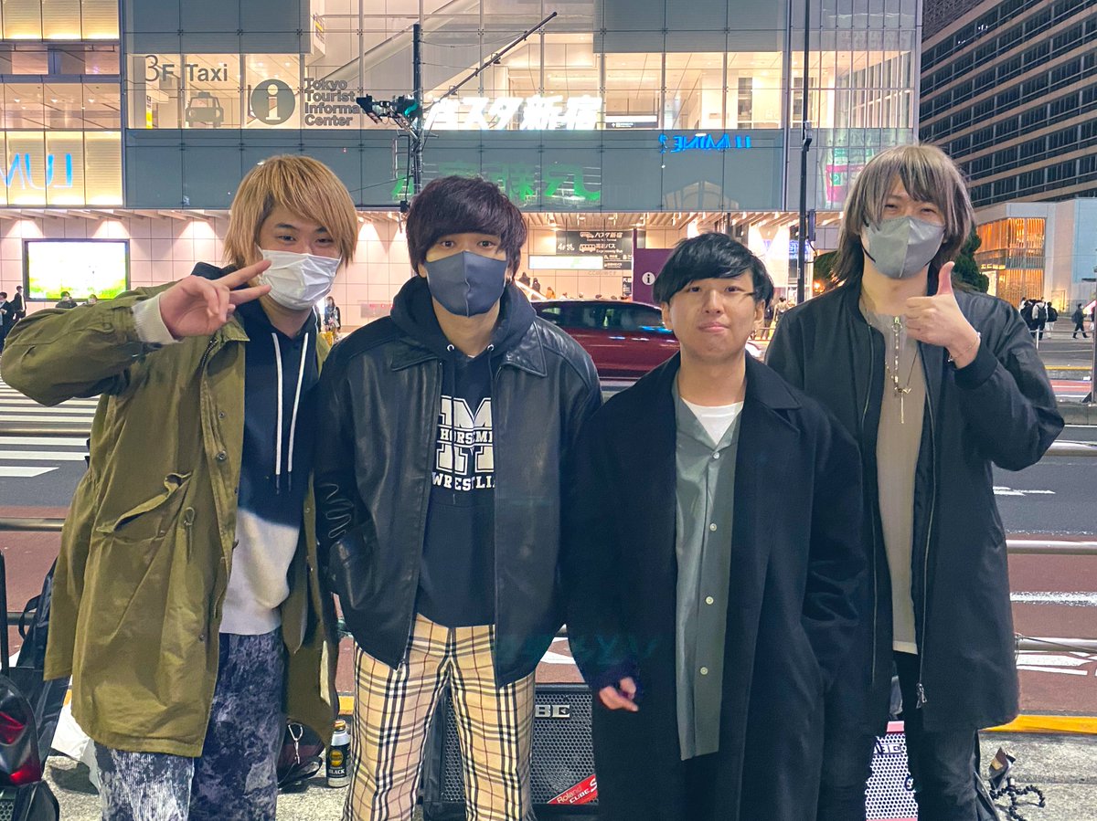 Initial4U's tweet photo. 【路上ライブ終‼️】

ライブを見てくれたみなさん
本当にありがとうございました！🎤✨

たくさん方々にフライヤーも
もらっていただき感謝です！🙇

次回の路上ライブは
後日SNSでお知らせします🍀

#emina #エミナ
#goldcrownrecord https://t.co/tsgQMp4hcD