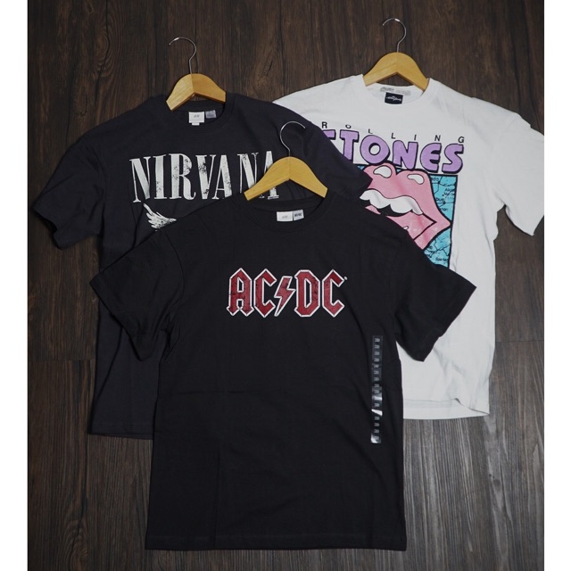 hendrastr2's tweet photo. Cek Printed T-shirt Band - PBHM40 dengan harga Rp149.000. Dapatkan di Shopee sekarang! https://t.co/wxAkg6hoGG https://t.co/0OvaETgcnc
