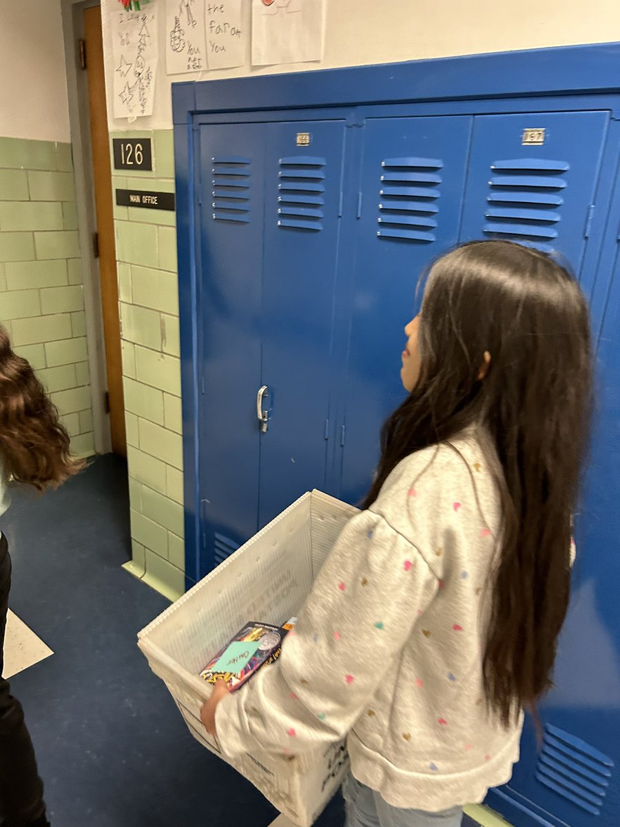 dpenn0001's tweet photo. @rutherfordjcps No Place For Hate Student Leadership Team delivered books that were provided by @JCPSDEP1 &amp; @LiveForLiteracy to our staff. Teachers are so excited to utilize the books in the classroom and continue our No Place for Hate mission. @ADL https://t.co/tvZFA1C3OO