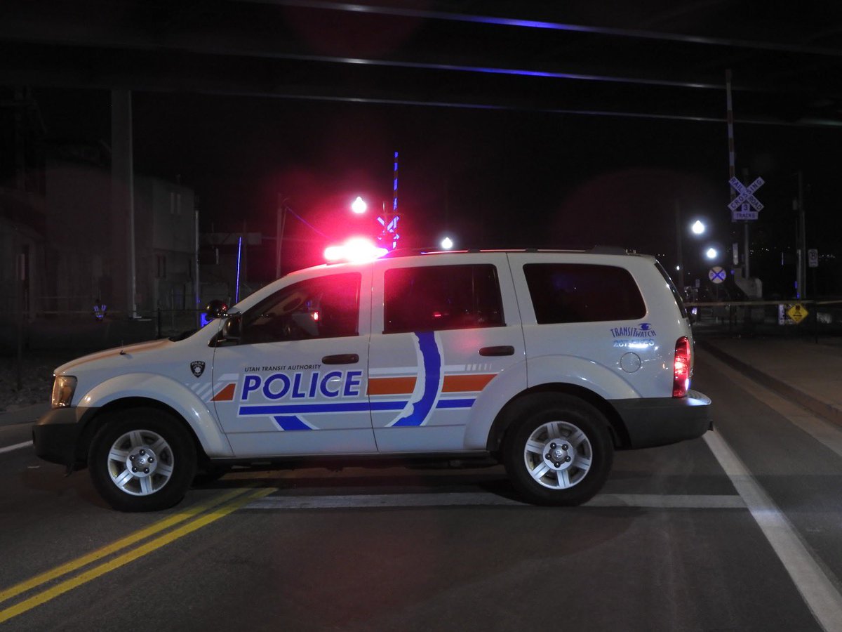 SLCScanner's tweet photo. #BreakingNews #Train vs #Pedestrian 330 S 600 W. #UTAPolice advised #Trax are closed and a #BusBridge will be going into place. #EMS is on scene and is possibly fatal. https://t.co/Jb3qflHJXH