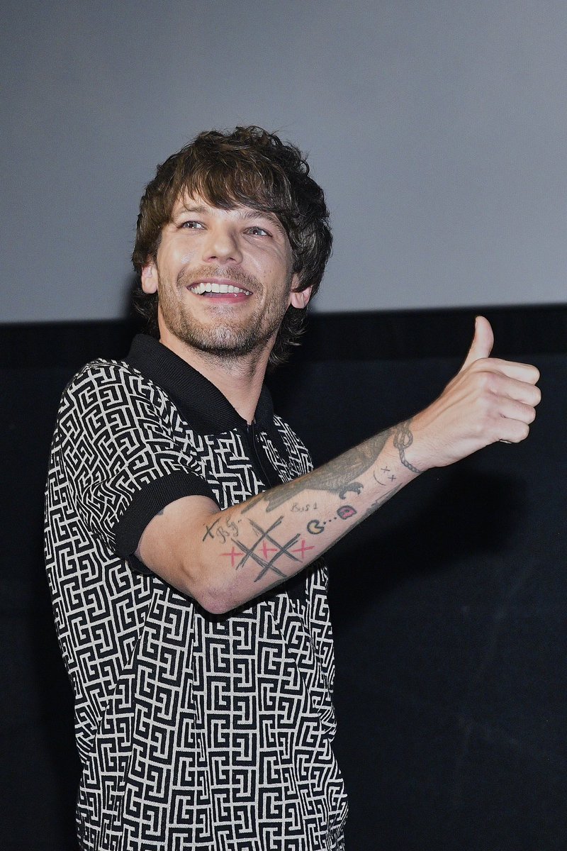 LouisArgHQ2's tweet photo. (8) ¡Louis en el Q&amp;A de su premiere de #AllOffThoseVoices en México!❤️ https://t.co/rZfroV6dB8