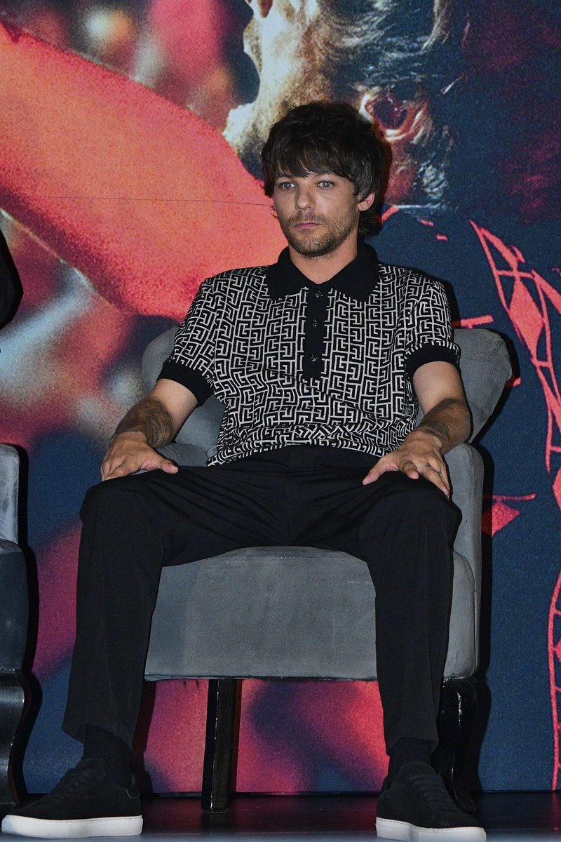 LouisArgHQ2's tweet photo. (10)¡Louis viendose hermoso en el Q&amp;A de #AllOffThoseVoices en México!💕 https://t.co/E4egOMFyzc