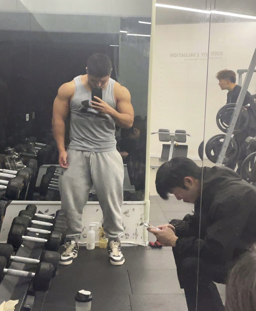 wobushiacaijun's tweet photo. 白好快 https://t.co/xmzAYGMMQx