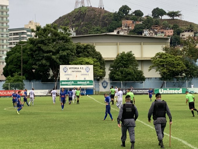 vitoria1912bot's tweet photo. Em jogo as 15:00, Alvianil goleia o Linhares por 12x0  no Olimpio Perim https://t.co/1gt6zFypzA