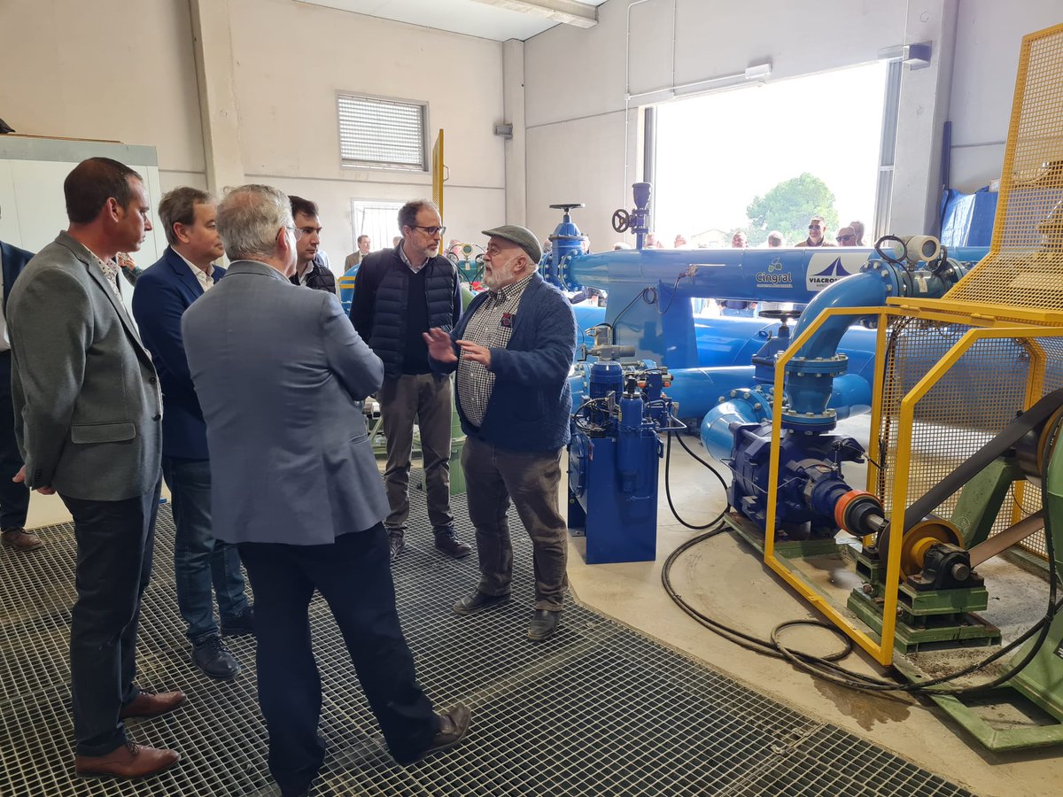 GobAragon's tweet photo. ♒️@joaquinolona ha inaugurado las obras de modernización de más de 750 ha  de #regadío de #Binéfar y #Esplús, con una inversión de 5Mi€ y   coste energético 0 para los agricultores. La obra consta de 40 km de tuberías y 94.000 m3 de almacenaje de agua en 3 balsas. https://t.co/L7wa1EFaOZ