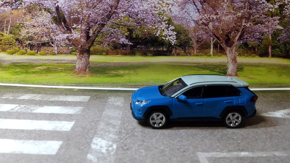 VsW6II31JIxfm8r's tweet image. LCDMODELS 1/64 トヨタ RAV4 ハイブリッド ブルー

@64minicar さんのジオラマシートとともに

#ミニカー
#lcdmodels
#トヨタ
#rav4
#ジオラマシート