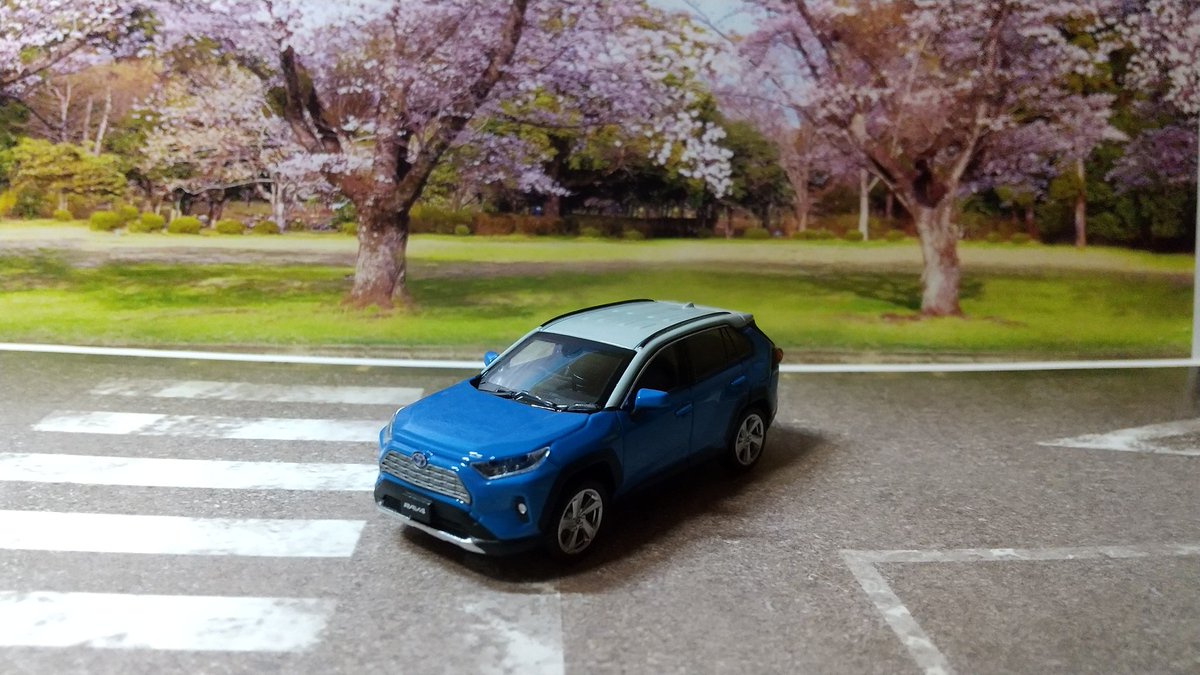 VsW6II31JIxfm8r's tweet image. LCDMODELS 1/64 トヨタ RAV4 ハイブリッド ブルー

@64minicar さんのジオラマシートとともに

#ミニカー
#lcdmodels
#トヨタ
#rav4
#ジオラマシート