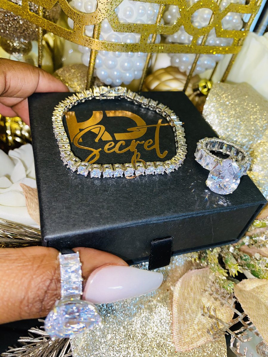 The Perfect Combination❄️💗💎...

#entrepreneurher #bossbabetribe #bosswoman #rings #entrepreneurship #wedding #love #girls #diamonds #bestfriendsgoals #onlineshops #cologne #blackbusinessmatters #luxurywomen #glamourous #glamourgirl #bossladymindset ⁣#kdsecretbox #kimmzdollzllc
