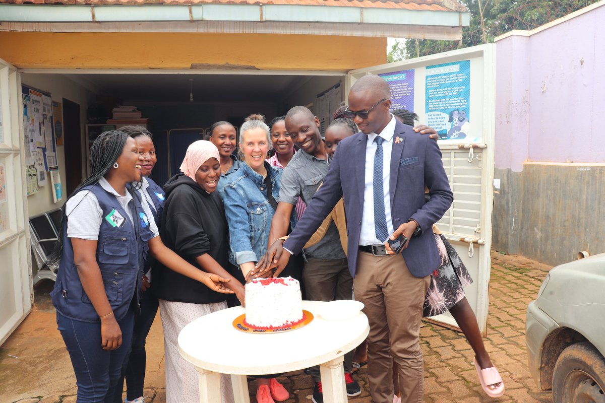 uhruganda's tweet photo. @uhruganda hosted Dr Tricia Smith from @universityofAlbama & a team from IDI-Kasangati for a catch up meeting on the study implementation research on #PrEP delivery for #PWUDs in Uganda https://t.co/xmlKkHyXlq