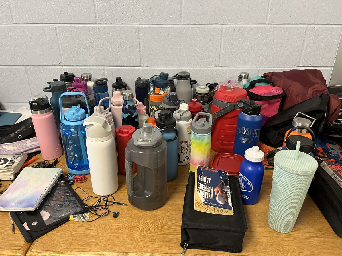 KimFredericks23's tweet photo. Water bottles, lunch bags, sweatshirts….Oh My!! Stop by and claim what you’ve lost!! #barkalowbluejays #CTB #lostandfoundmiddleschool https://t.co/MRoLp9ArXH