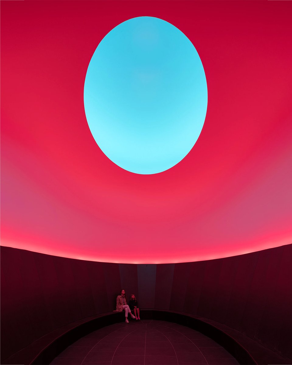 Artist James Turrell cocoons us in coloured bunkers, where a shaped oculus frames a lozenge of sky, and provides a portal onto this infinite realm.🌌 

🔗 Inspired by Turrell’s Skyspaces? Discover the latest news about your favorite artists on HENI news: news.heni.com