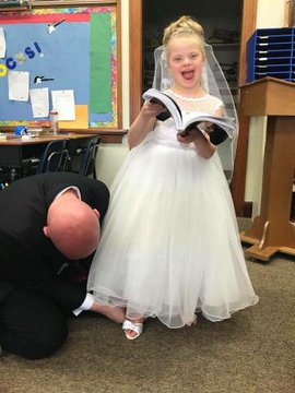 First Communion Day of a little angel with Downsyndrome. See the happiness on her face before receiving Jesus in the Eucharist 😍 #DownSyndromeDay
