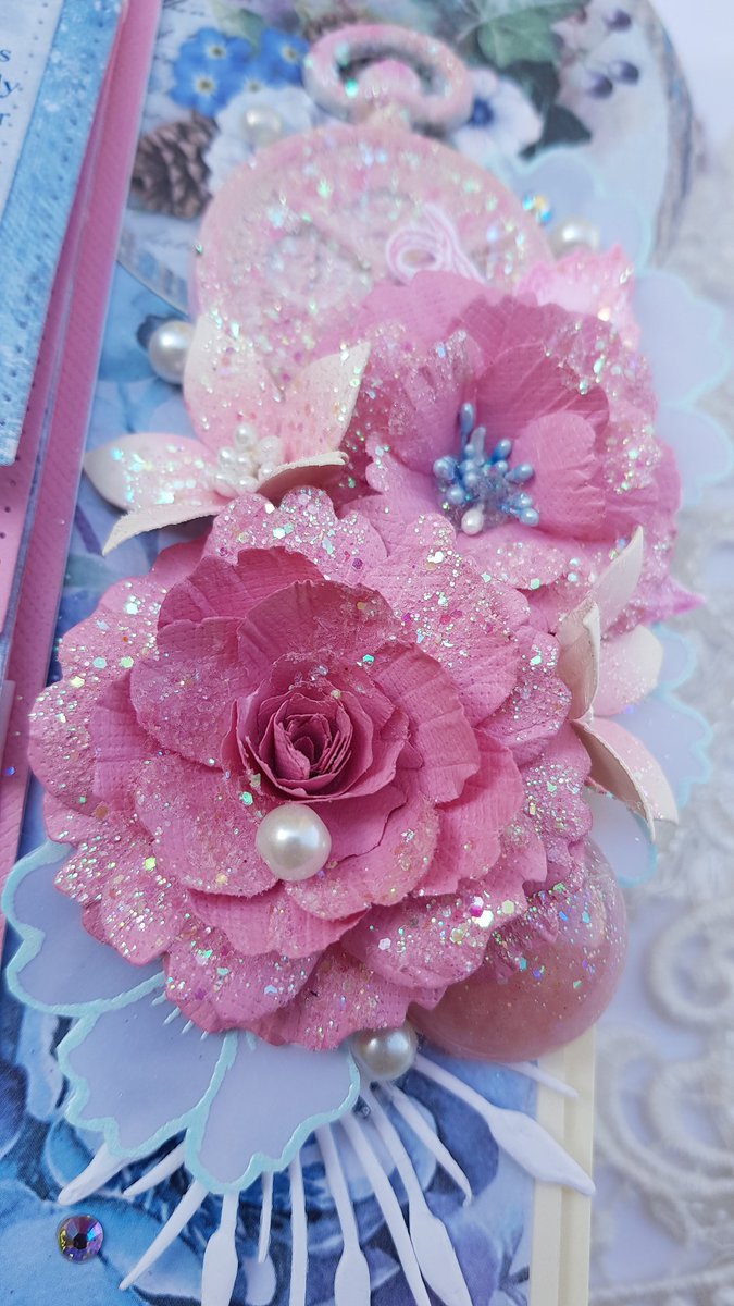 nida_tanweer's tweet photo. Waterfall Folio Card Designed for Someone using @stamperia Paper Collection 💙💙
#stamperia #stamperiapapercollection #stamperiacards #nidahandmadecards #nidaflowers #nidahandmadeflowers #flowermaking #shakercards #letscelebrate #windowcard #pinkpurple #foryourpage https://t.co/oEdzPS6vVr
